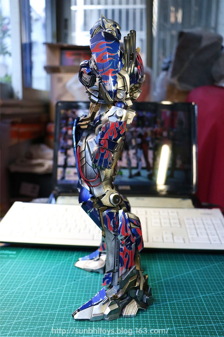 Transformers News: In-Hand Photos of Comicave AoE Optimus Prime