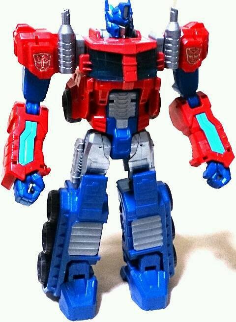 Transformers News: Transformers Generations Cyber Series Line Optimus Prime Comparison Images
