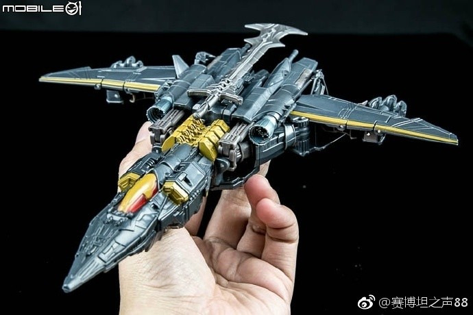 New In Hand Images Of Voyager Megatron From Transformers The Last Knight