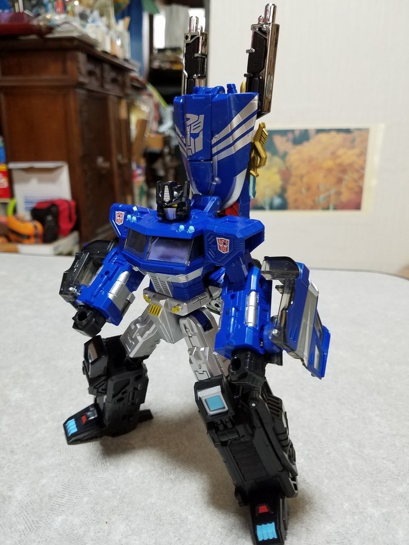 Transformers News: In-Hand Images of Takara Tomy Transformers Legends LG-EX Magna Convoy