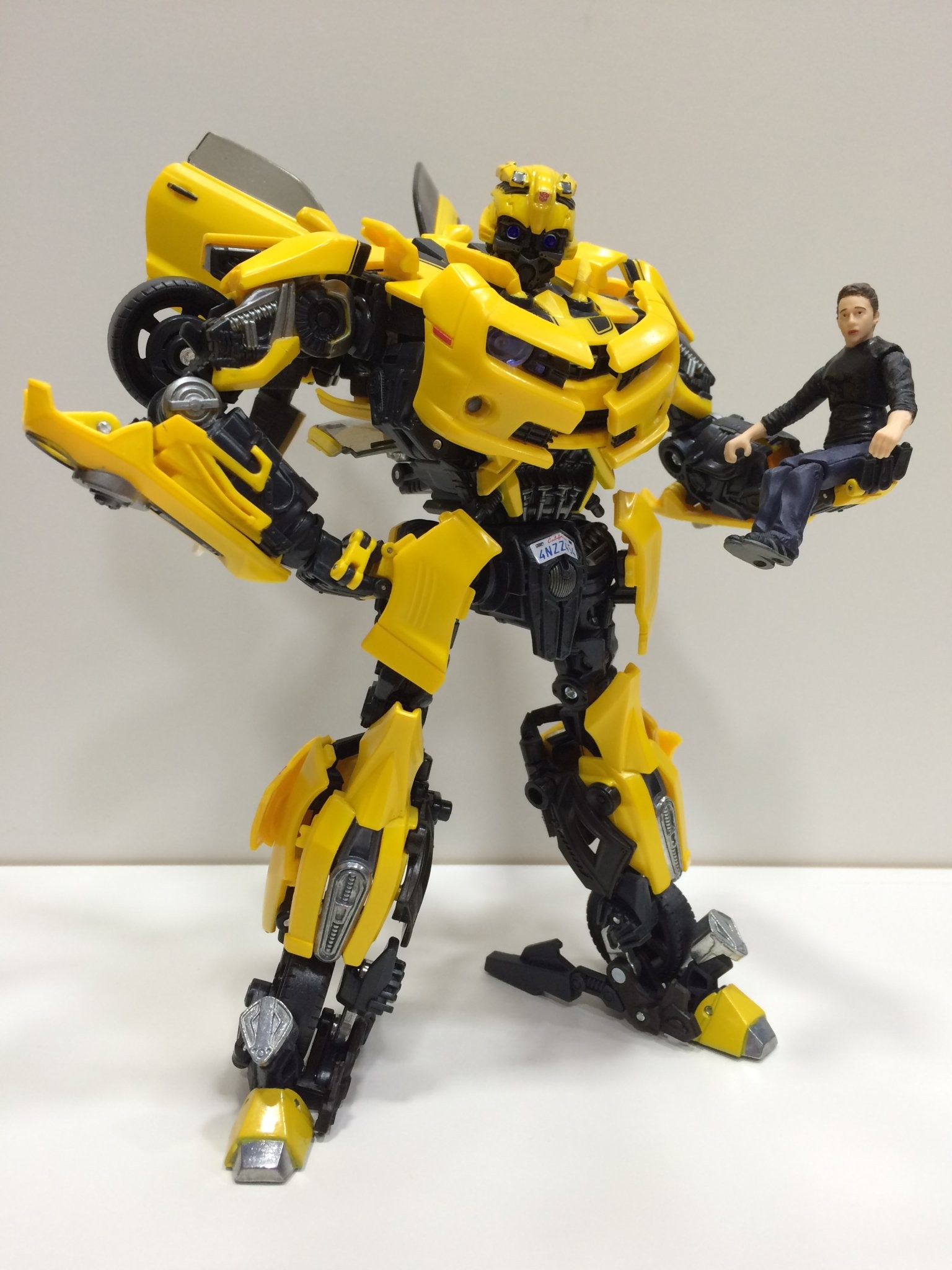 In-Hand Images of Transformers Movie Masterpiece MPM3 Bumblebee