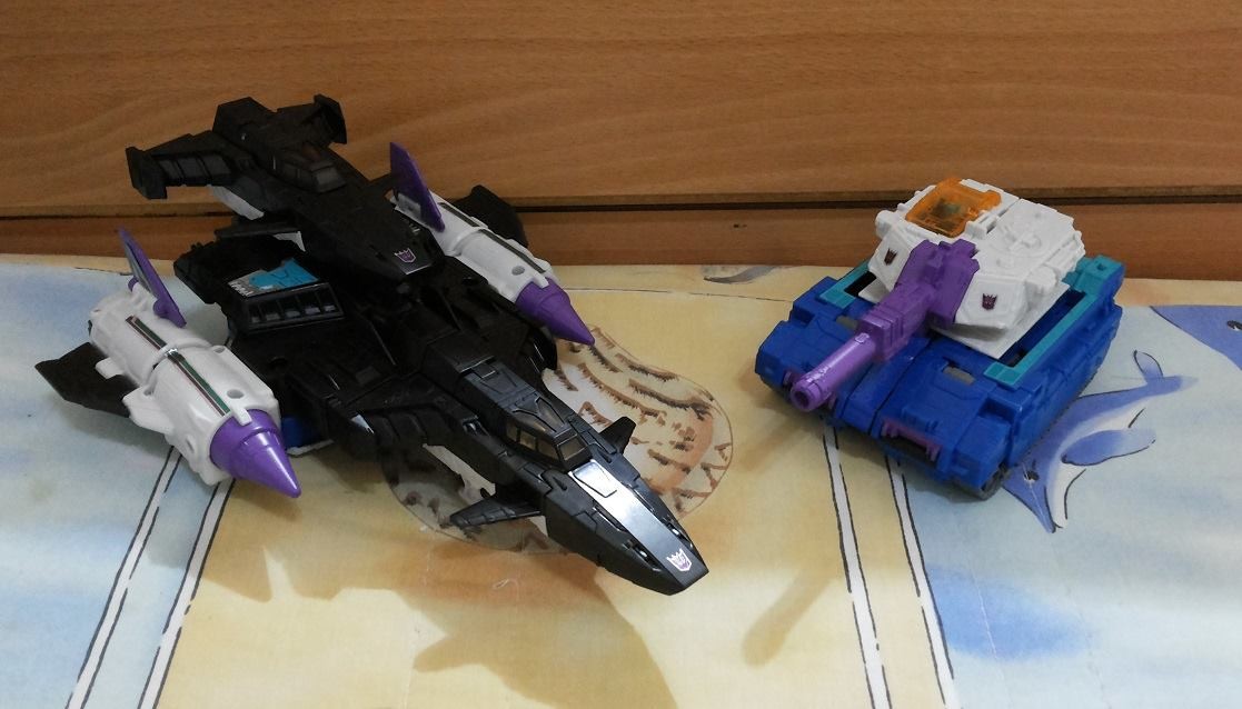Transformers News: More In-Hand Images of Transformers Titans Return Overlord