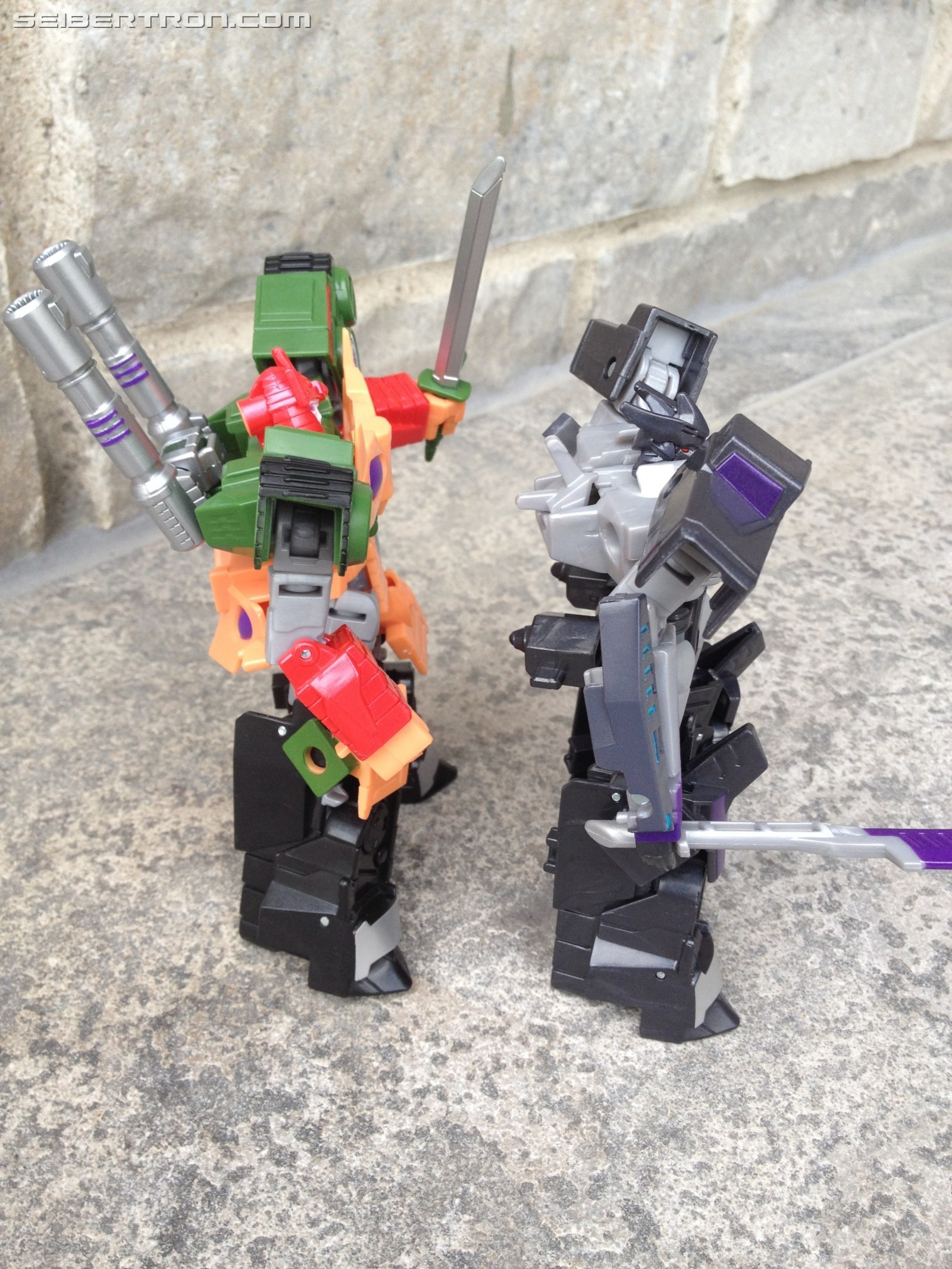 Transformers News: Pictorial Review of Robots in Disguise Warrior Bludgeon