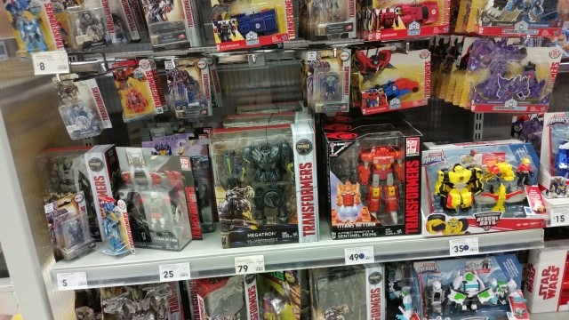 Transformers News: Transformers: Robots in Disguise One Step Soundwave and Diecast Toys Sighted at Australian Retail