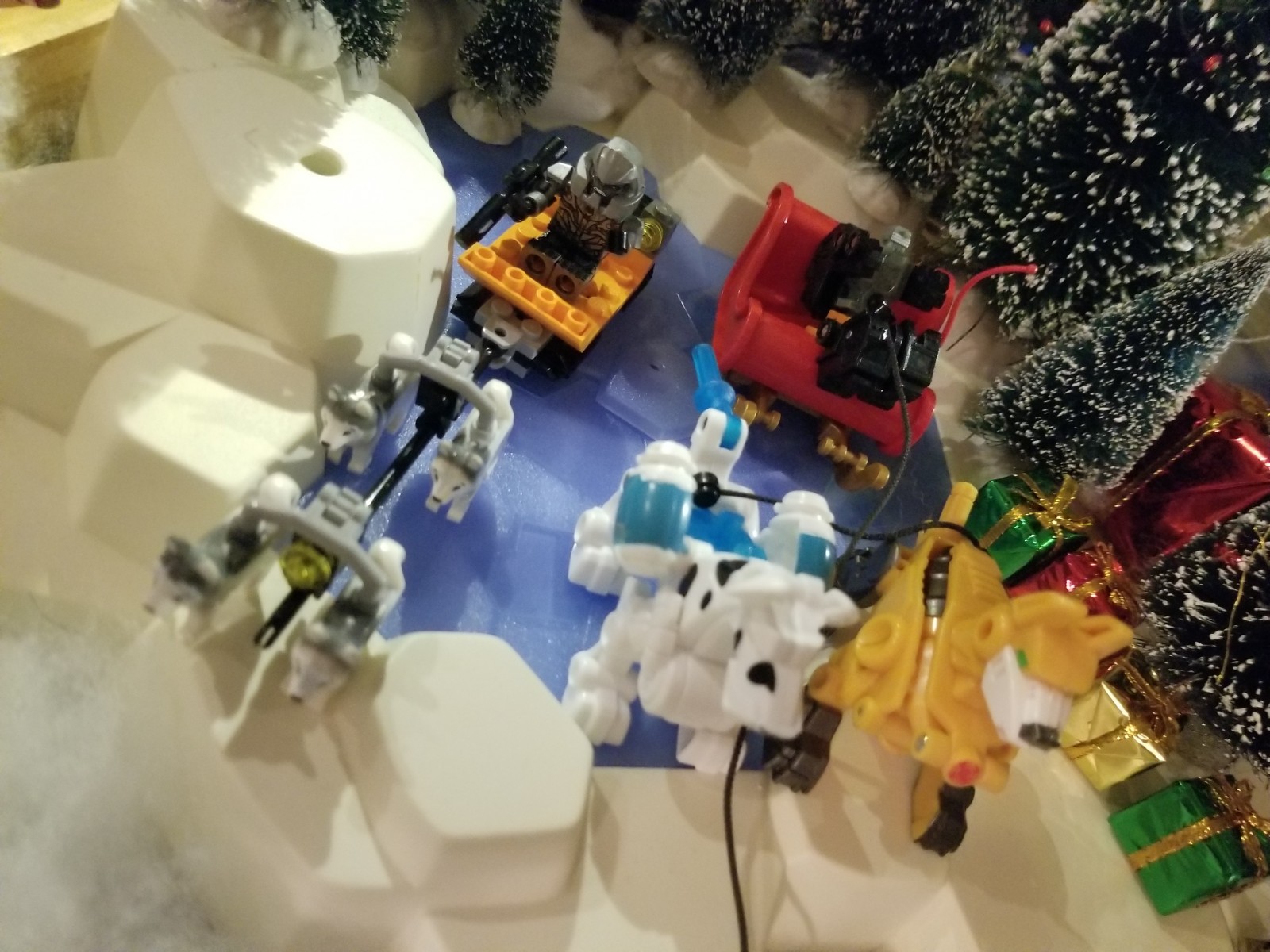 Transformers News: Re: Transformersmas 2017: A 25 Day Holiday Photo Challenge
