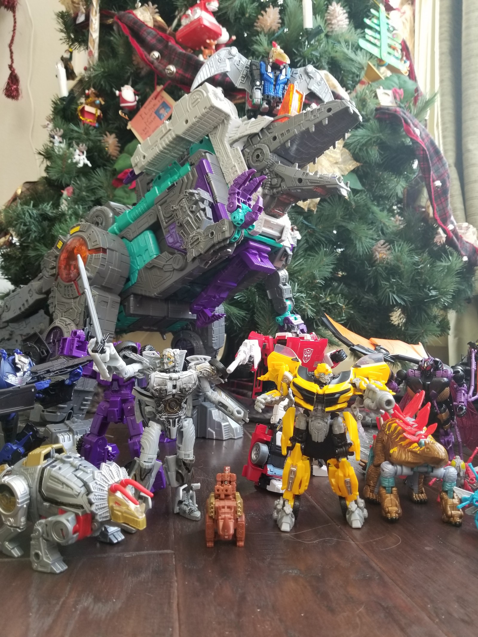 Transformers News: Re: Transformersmas 2017: A 25 Day Holiday Photo Challenge