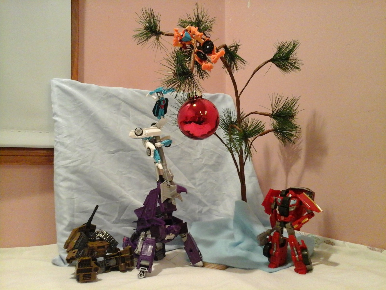 Transformers News: Re: Transformersmas 2017: A 25 Day Holiday Photo Challenge