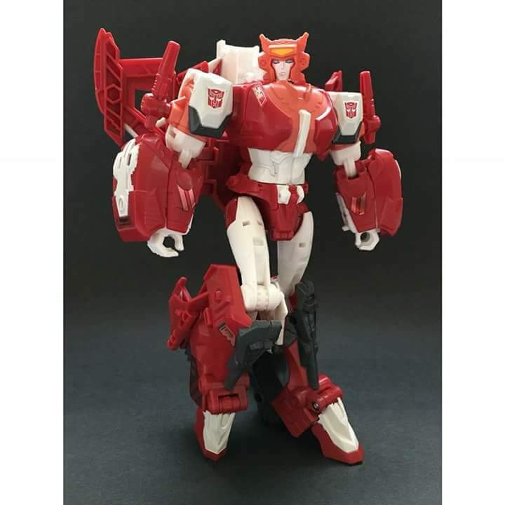 Transformers News: In-Hand Images of Transformers Power of the Primes Elita-1