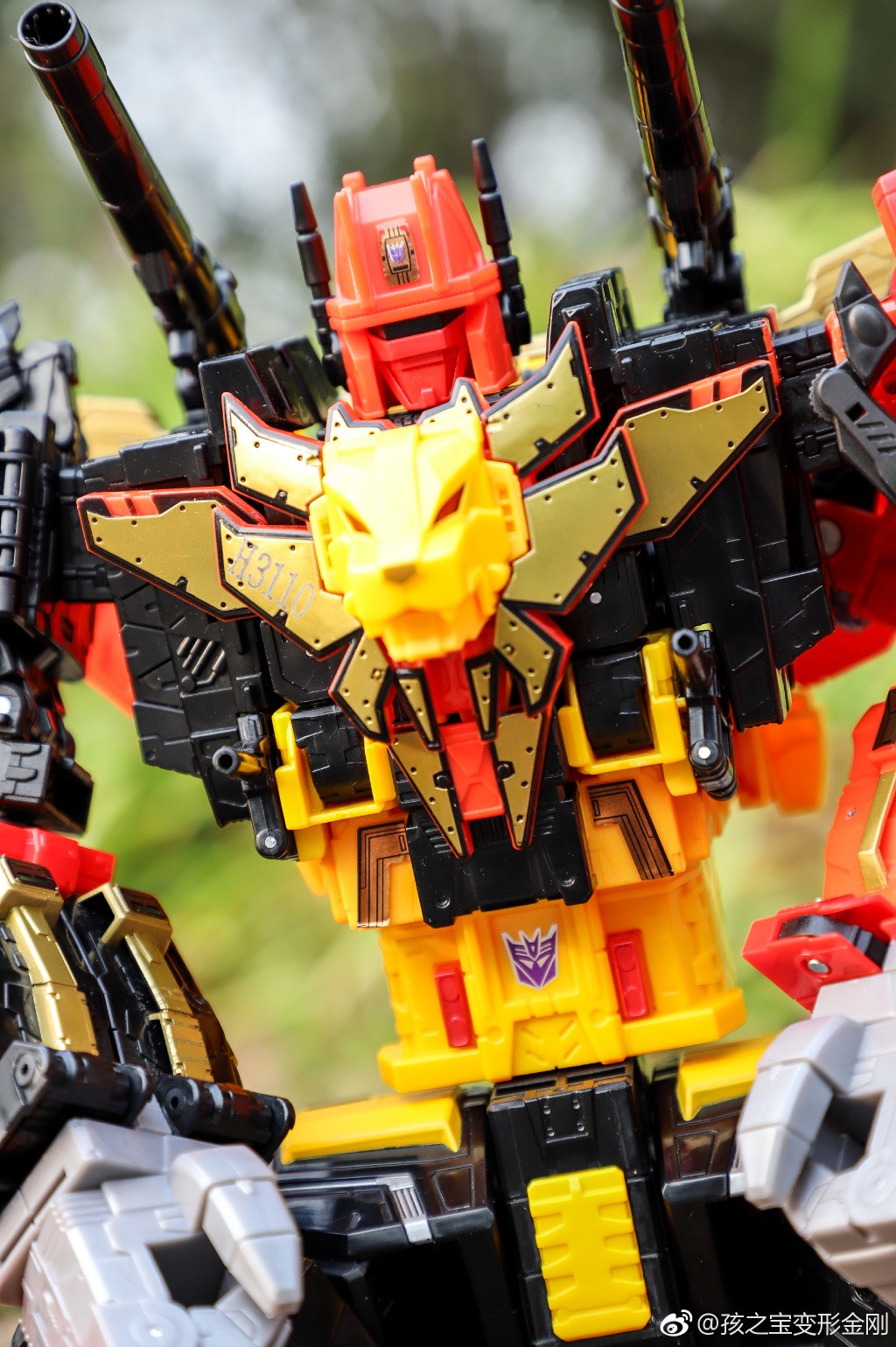 transformers titan class predaking