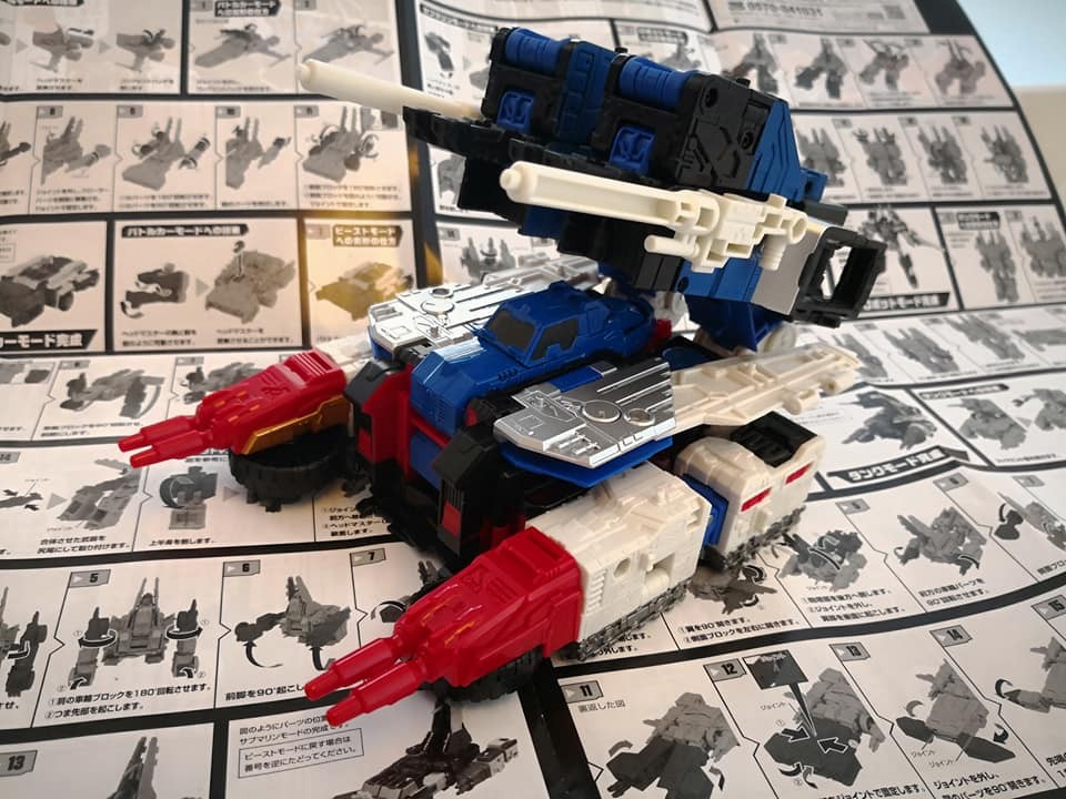 Transformers News: In-Hand Images of Takara Tomy Transformers Legends LG-EX Greatshot and Grand Maximus