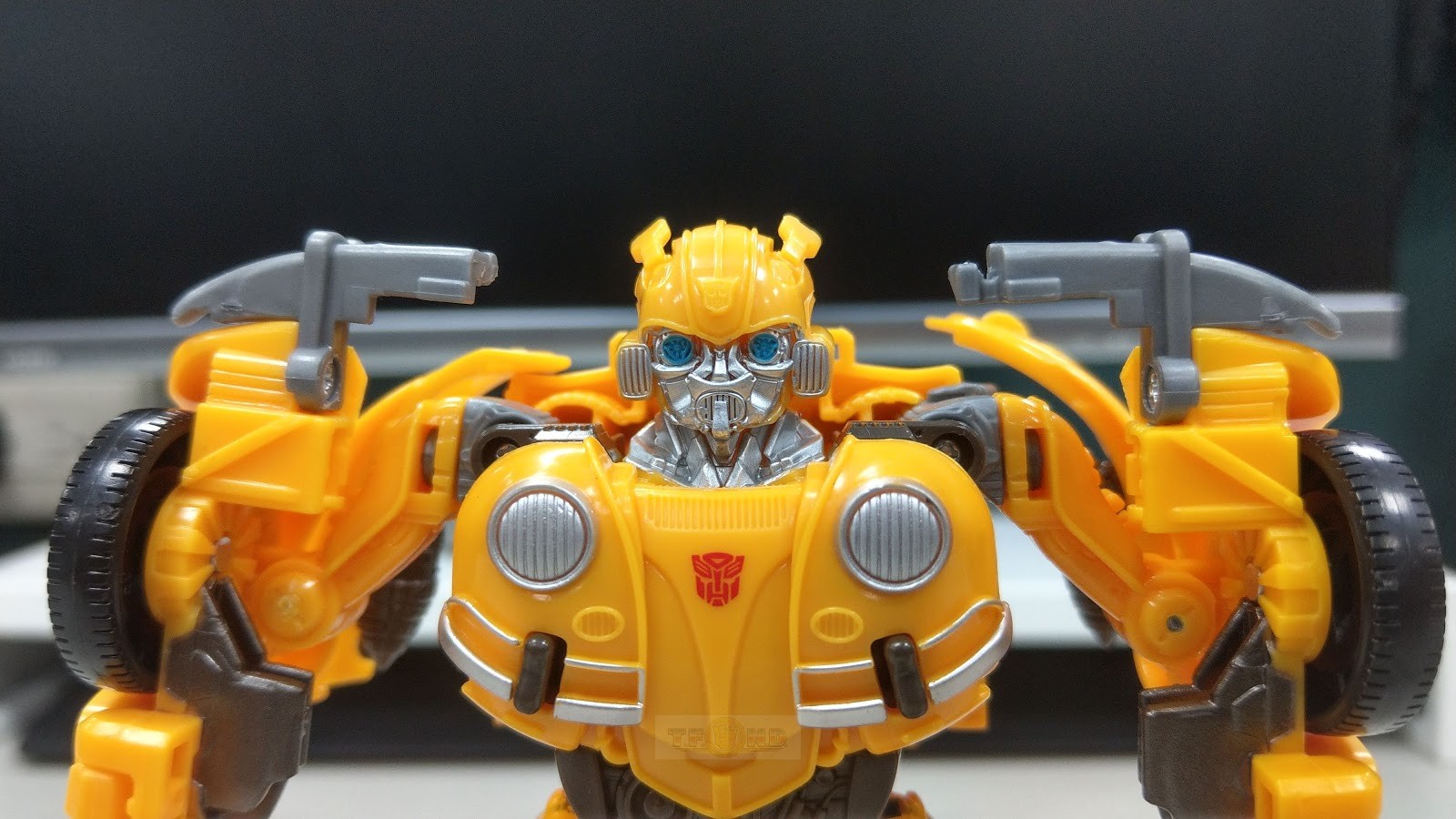 Transformers News: Transformers: Bumblebee Energon Igniters Nitro Series In-Hand Pictures and Demo Videos