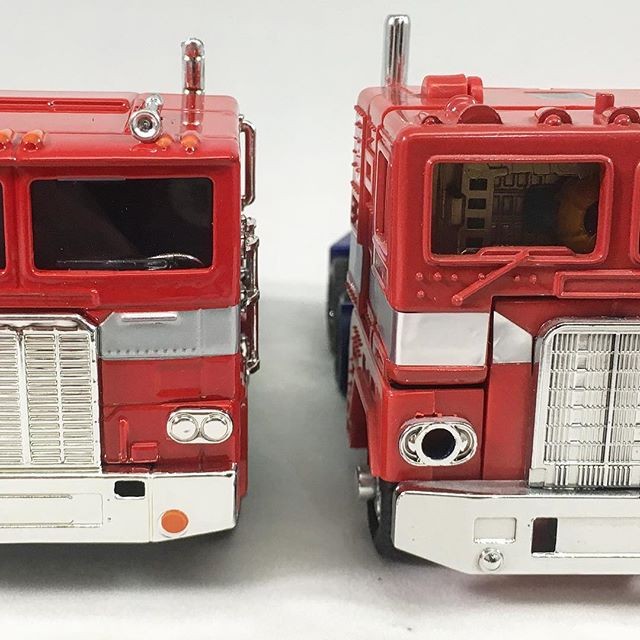 Trucks - JADA TOYS - 99524 - G1 Optimus Prime - Autobot COE Semi