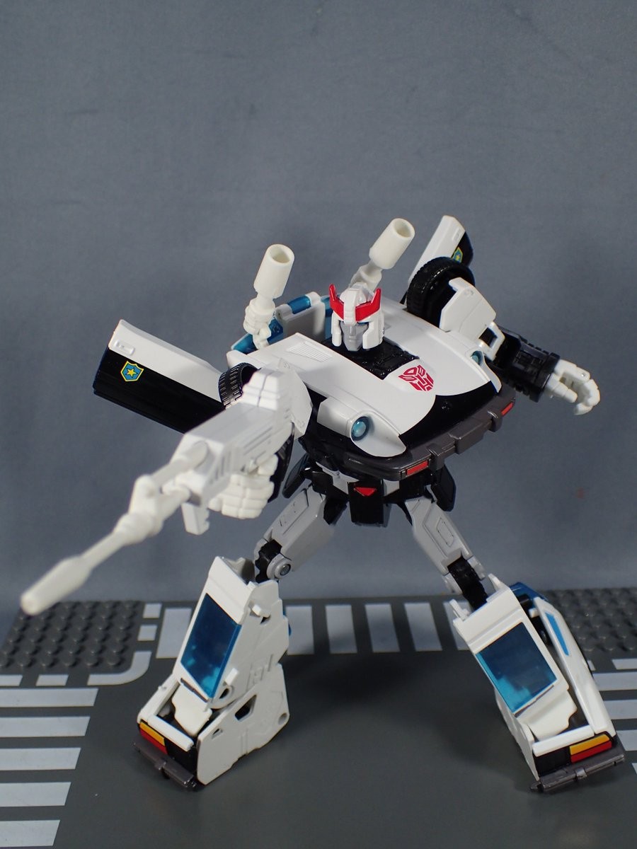 Transformers News: In Hand Images of Transformers Masterpiece MP-17+ Prowl & Collector Coin