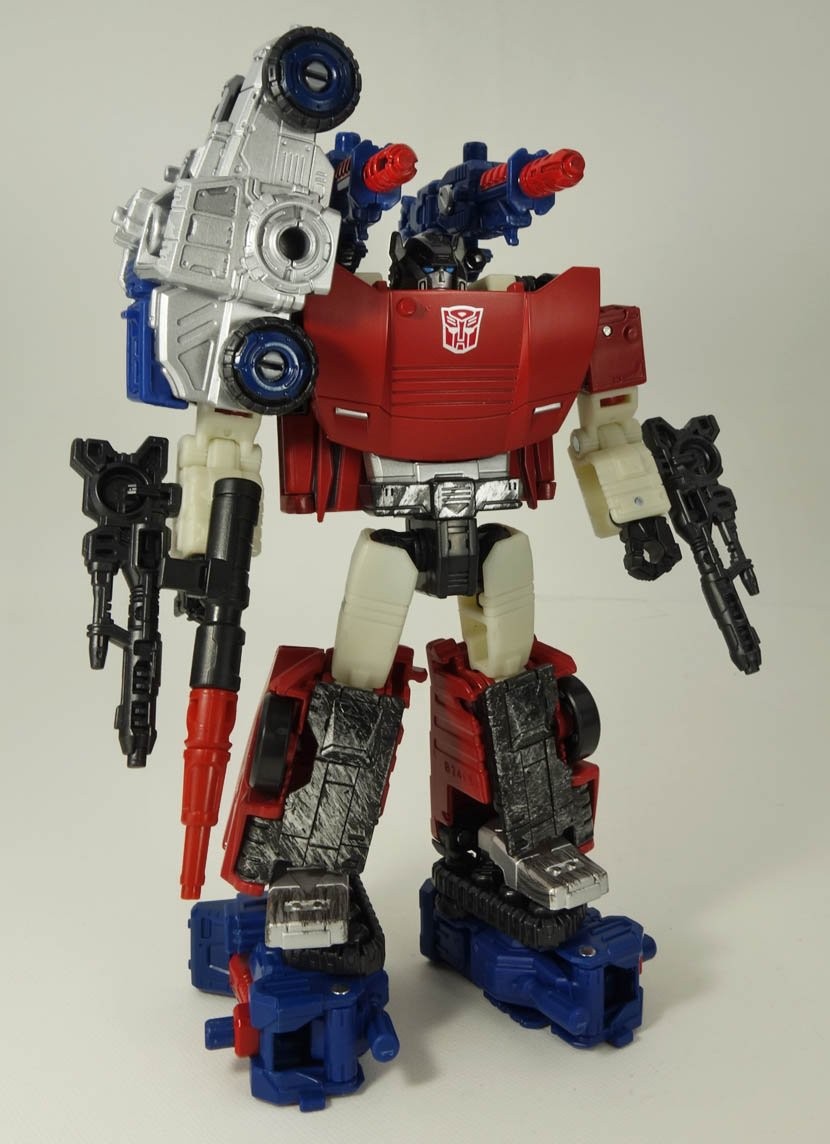 Transformers News: New Image of Armour mode Cog with Sideswipe from Transformers War for Cybertron: Siege