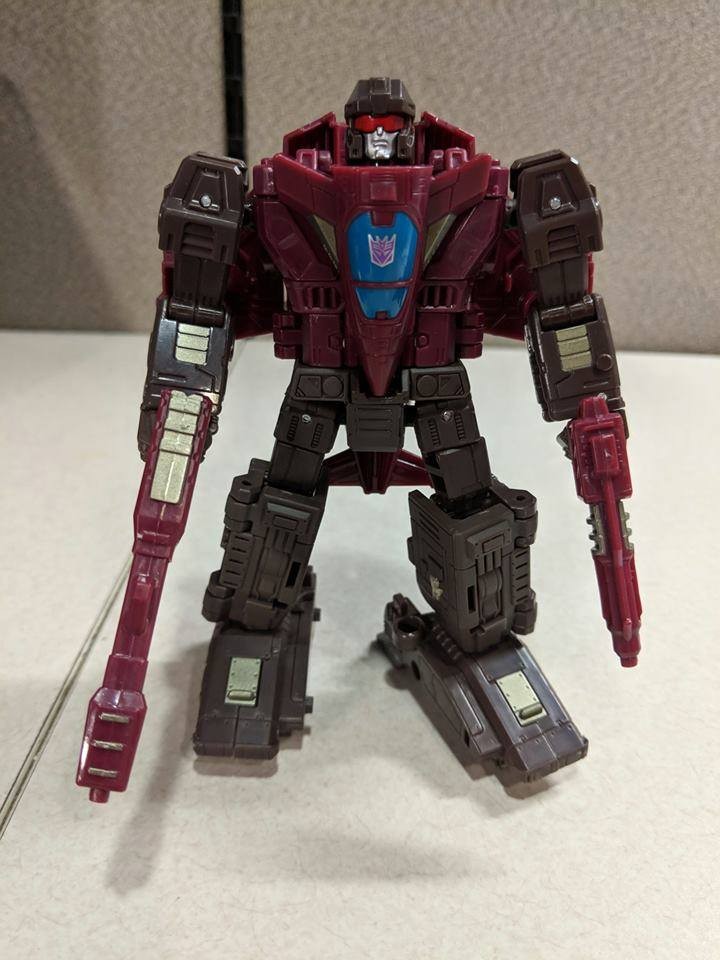 Transformers News: In-Hand Images of Transformers War for Cybertron: Siege Skytread