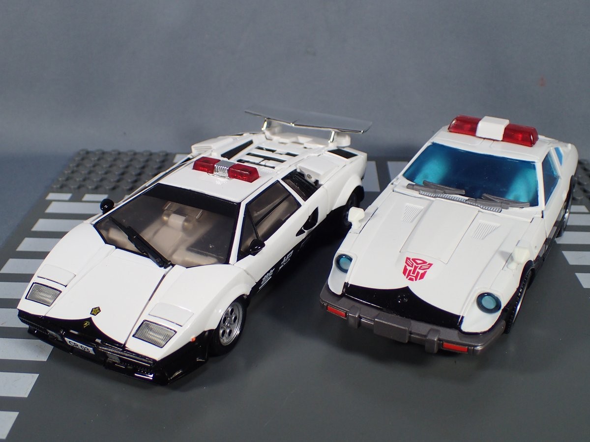 Transformers News: In-Hand Images of Transformers Masterpiece MP-42 Cordon