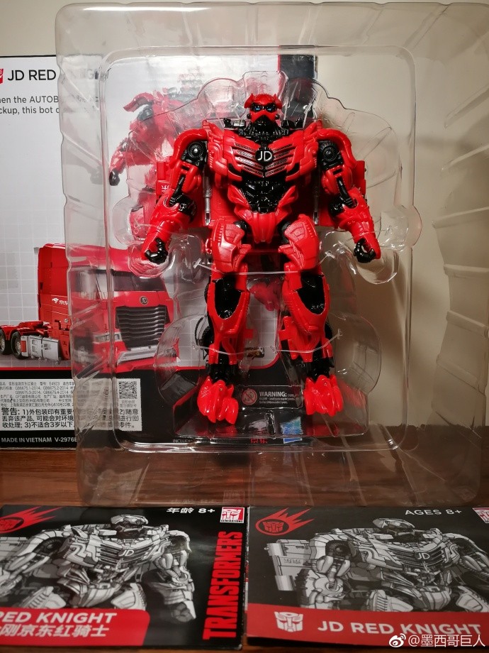 Transformers News: In Hand Images - Hasbro China JingDong Exclusive Generations JD Red Knight