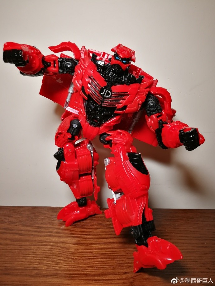 Transformers News: In Hand Images - Hasbro China JingDong Exclusive Generations JD Red Knight