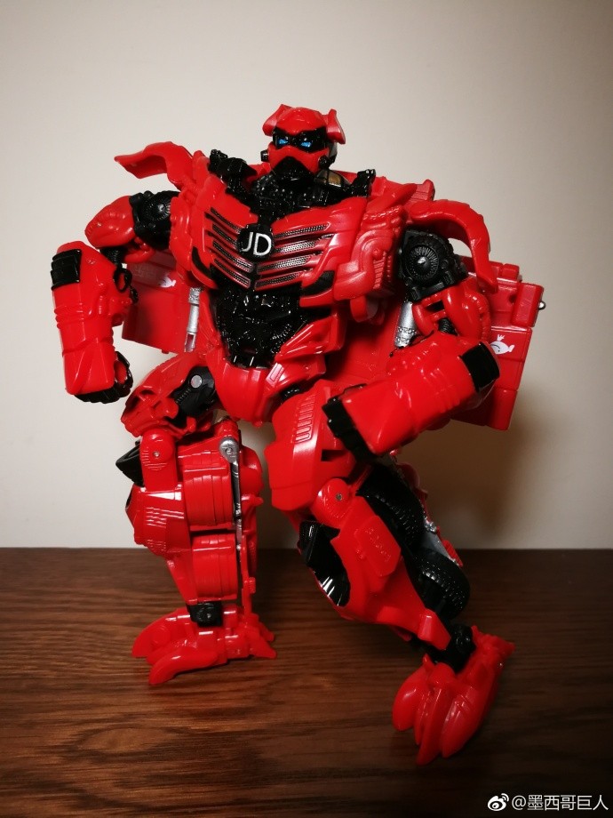 Transformers News: In Hand Images - Hasbro China JingDong Exclusive Generations JD Red Knight