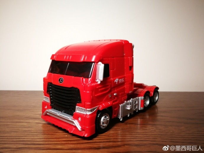 Transformers News: In Hand Images - Hasbro China JingDong Exclusive Generations JD Red Knight