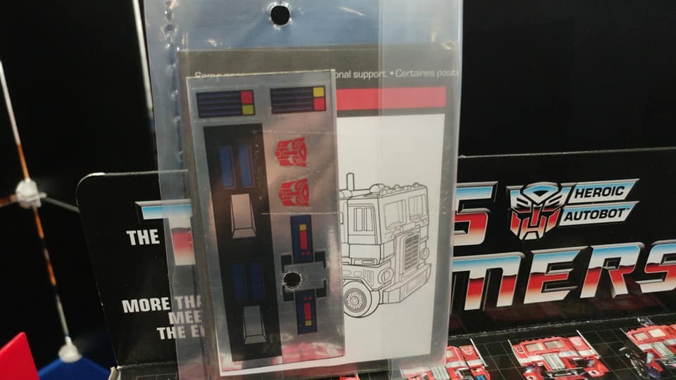 Transformers News: First look at G1 reissue Optimus Prime out of box