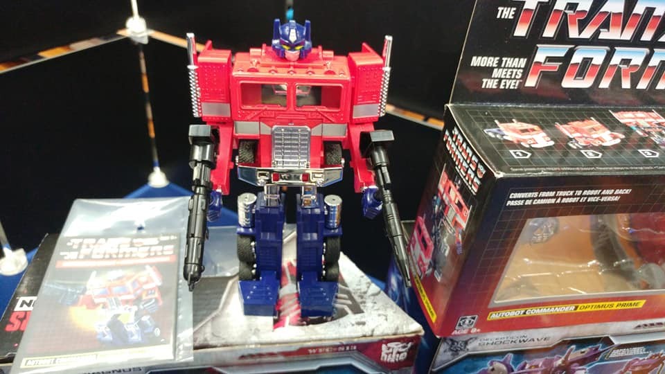 Transformers News: First look at G1 reissue Optimus Prime out of box
