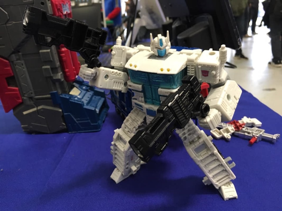 Transformers News: New In-hand Images of Transformers War for Cybertron: Siege Leader Class Ultra Magnus and Shockwave