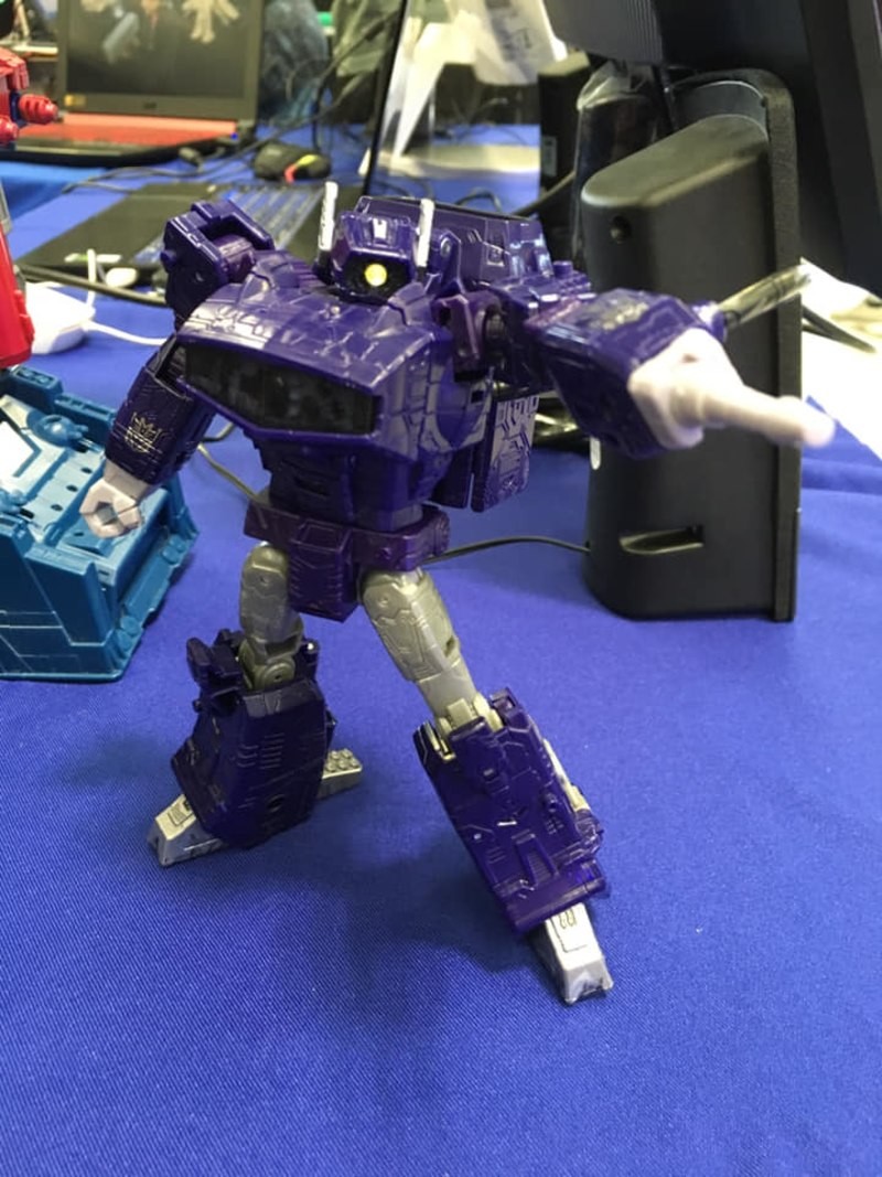 Transformers News: New In-hand Images of Transformers War for Cybertron: Siege Leader Class Ultra Magnus and Shockwave