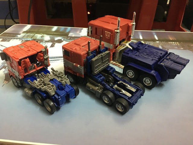 Transformers News: New In-Hand Images of Studio Series #38 Voyager Class Transformers Bumblebee Optimus Prime