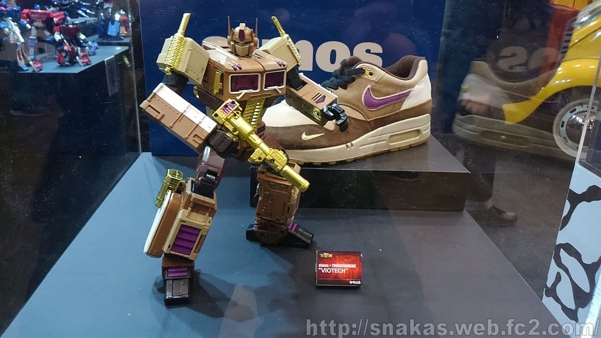 More Images of Masterpiece MP-10 Convoy / Optimus Prime x atmos