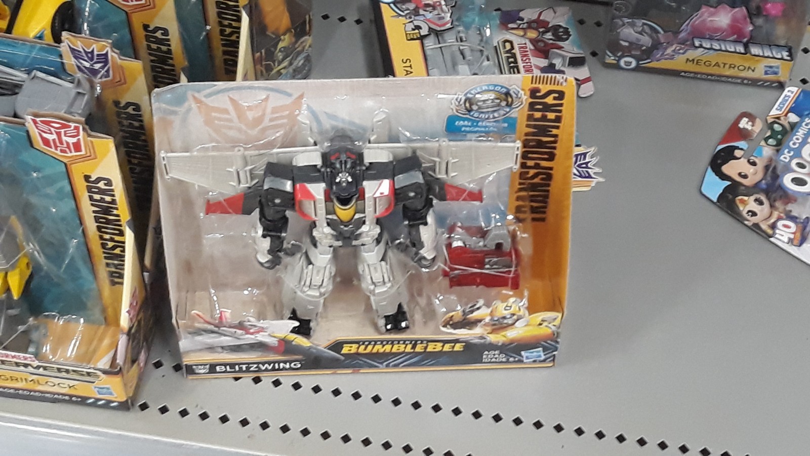 Transformers News: Energon Igniters Power Series Ratchet and Nitro Series Blitzwing and Dropkick sighted in Australia