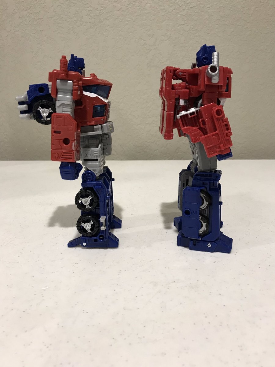 Transformers News: New In-Hand Images and Comparisons - Transformers War for Cybertron: Siege Galaxy Upgrade Optimus Pr
