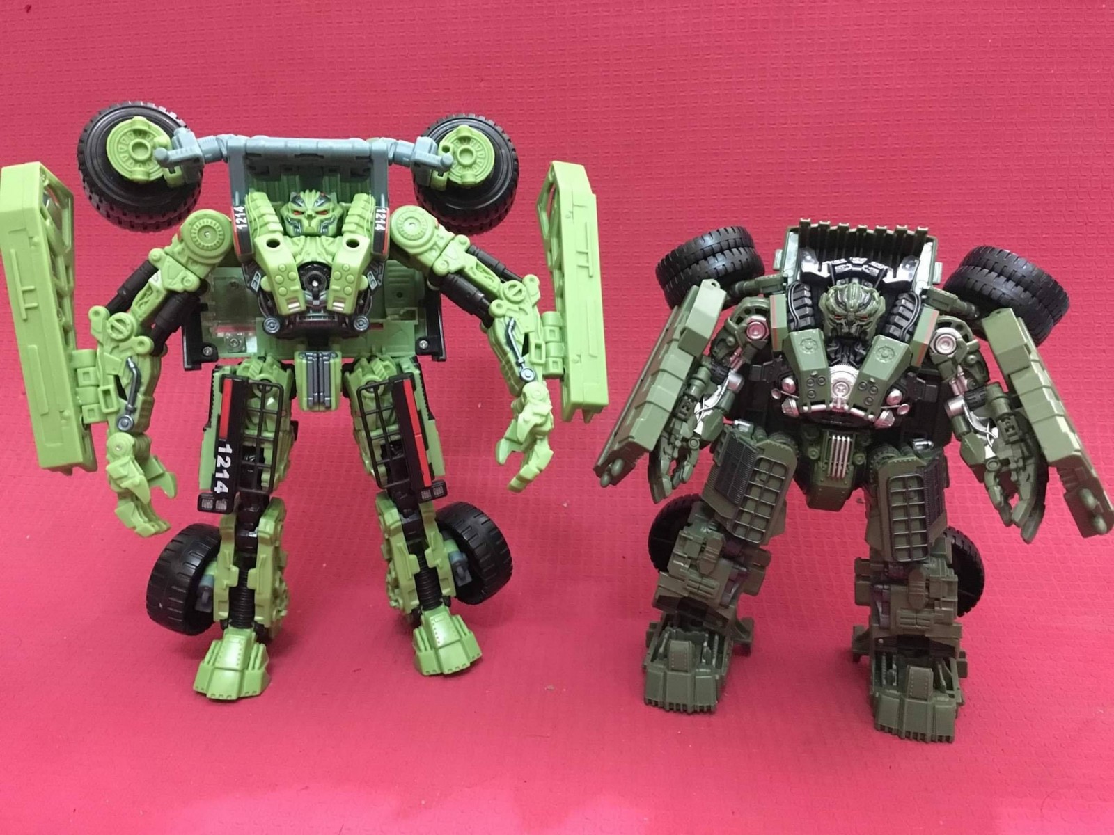 Transformers News: In-hand, comparison image of Studio Series 37 Voyager Long Haul