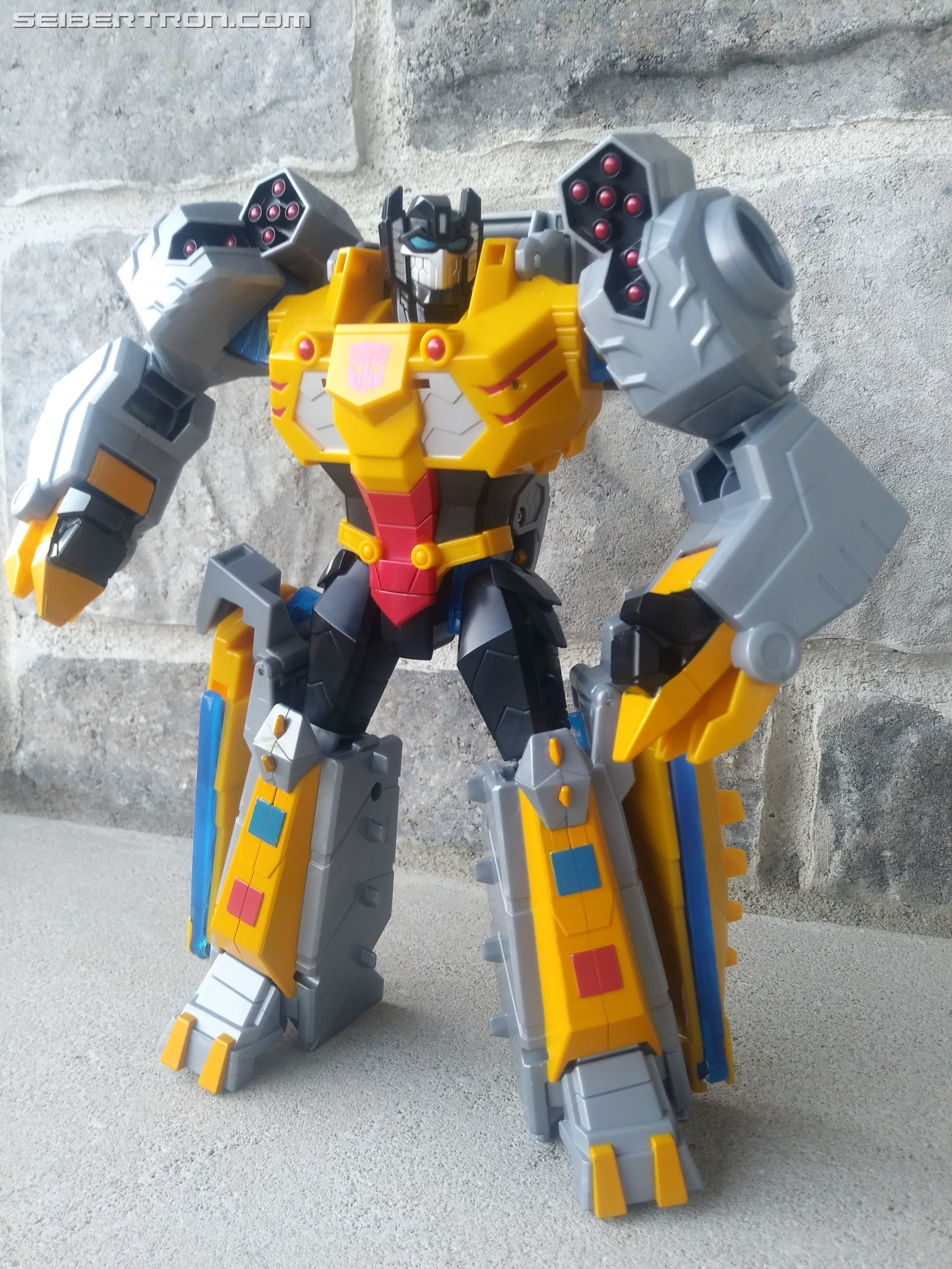 Transformers News: My Pick for the Best Toy to give a Younger Transformers Fan this Christmas