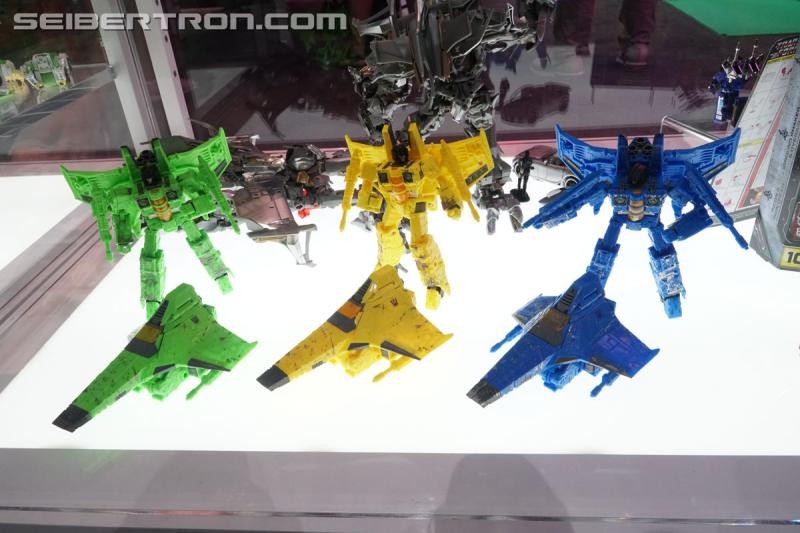 Transformers News: New Galleries for Siege Rainmakers, Refraktor, Impactor, Micromasters, Selects, More from #SDCC2019