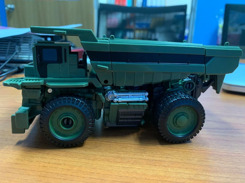 Transformers News: In Hand Images of Transformers Studio Series of Hightower, Long Haul, and KSI Boss