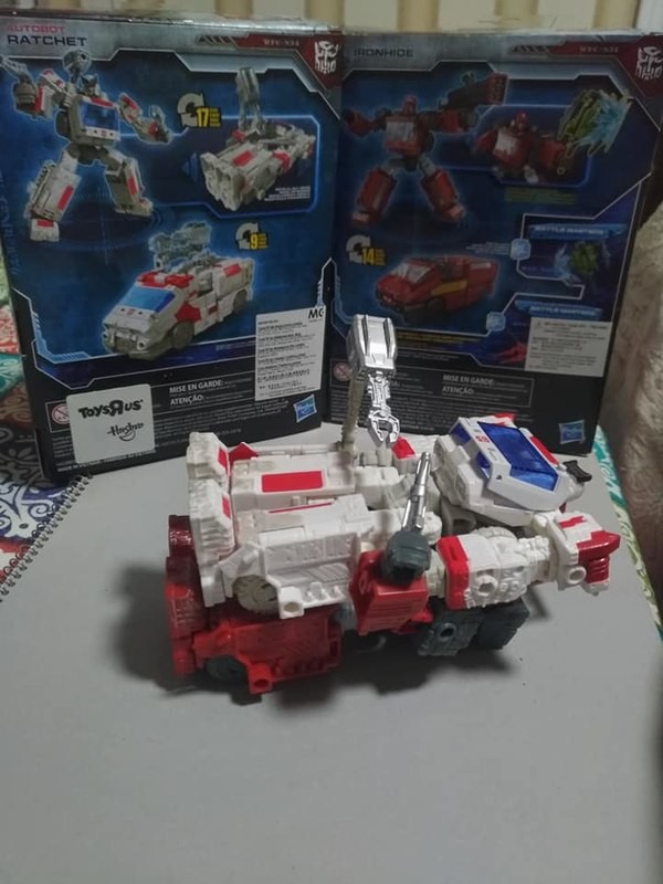 Transformers News: Transformers War for Cybertron Siege Ratchet Review With New Images