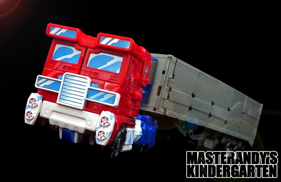 Transformers News: New Images of Transformers Siege Optimus Prime and Megatron 35th Anniversary Cell Shaded Versions