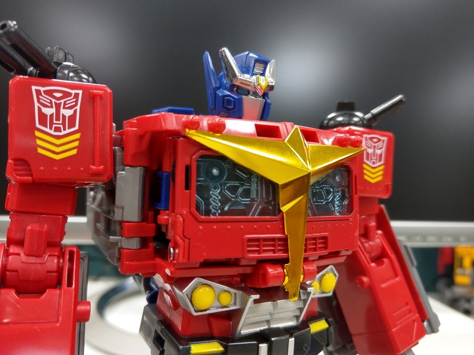 Transformers News: n-Hand Images of  Transformers Generations Selects Star Convoy