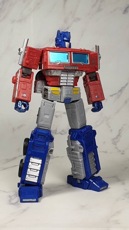 Transformers News: New In Hand Images of Transformers War for Cybertron Trilogy Earthrise Leader Class Optimus Prime