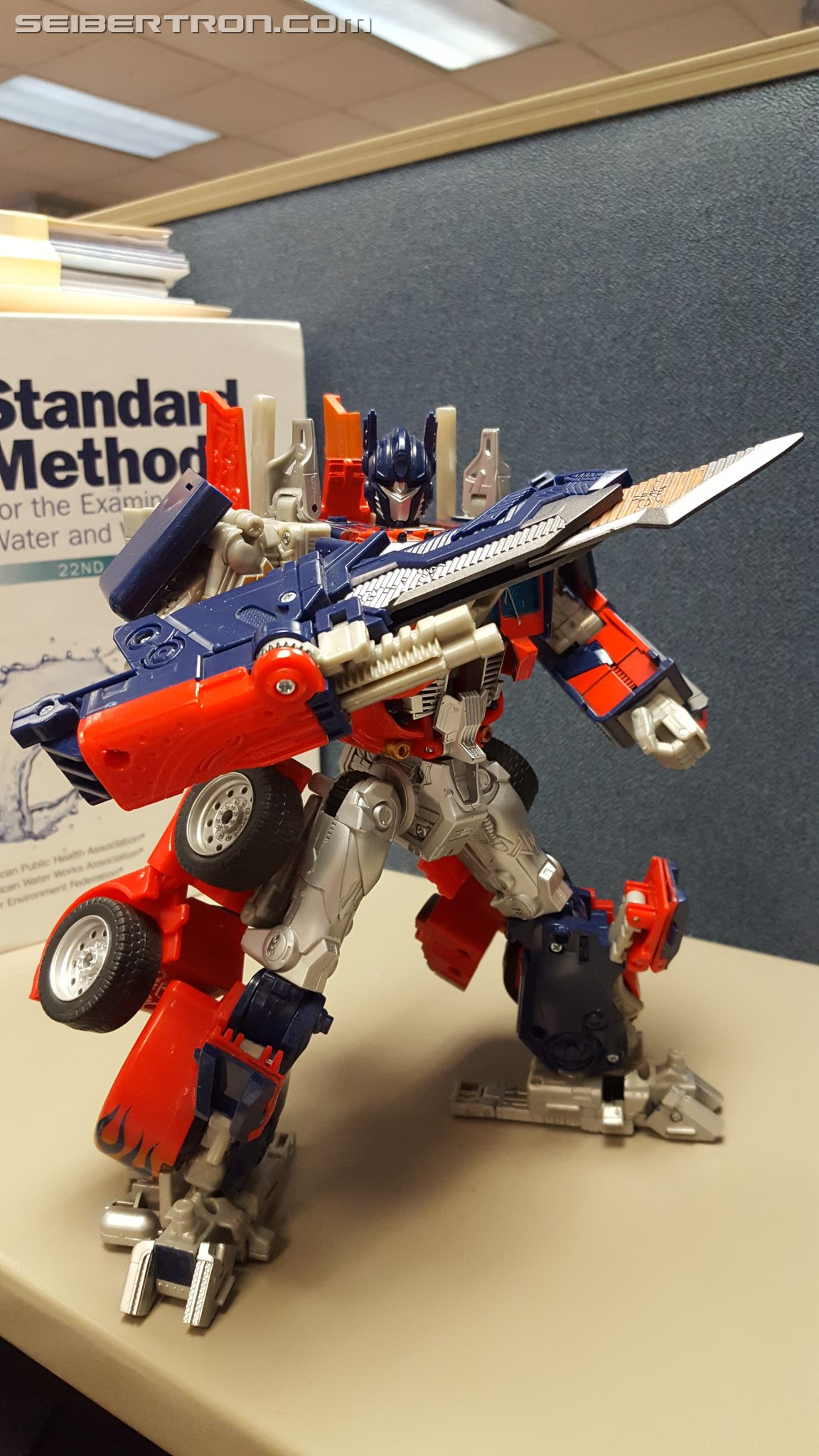 Optimus prime toy store 2019