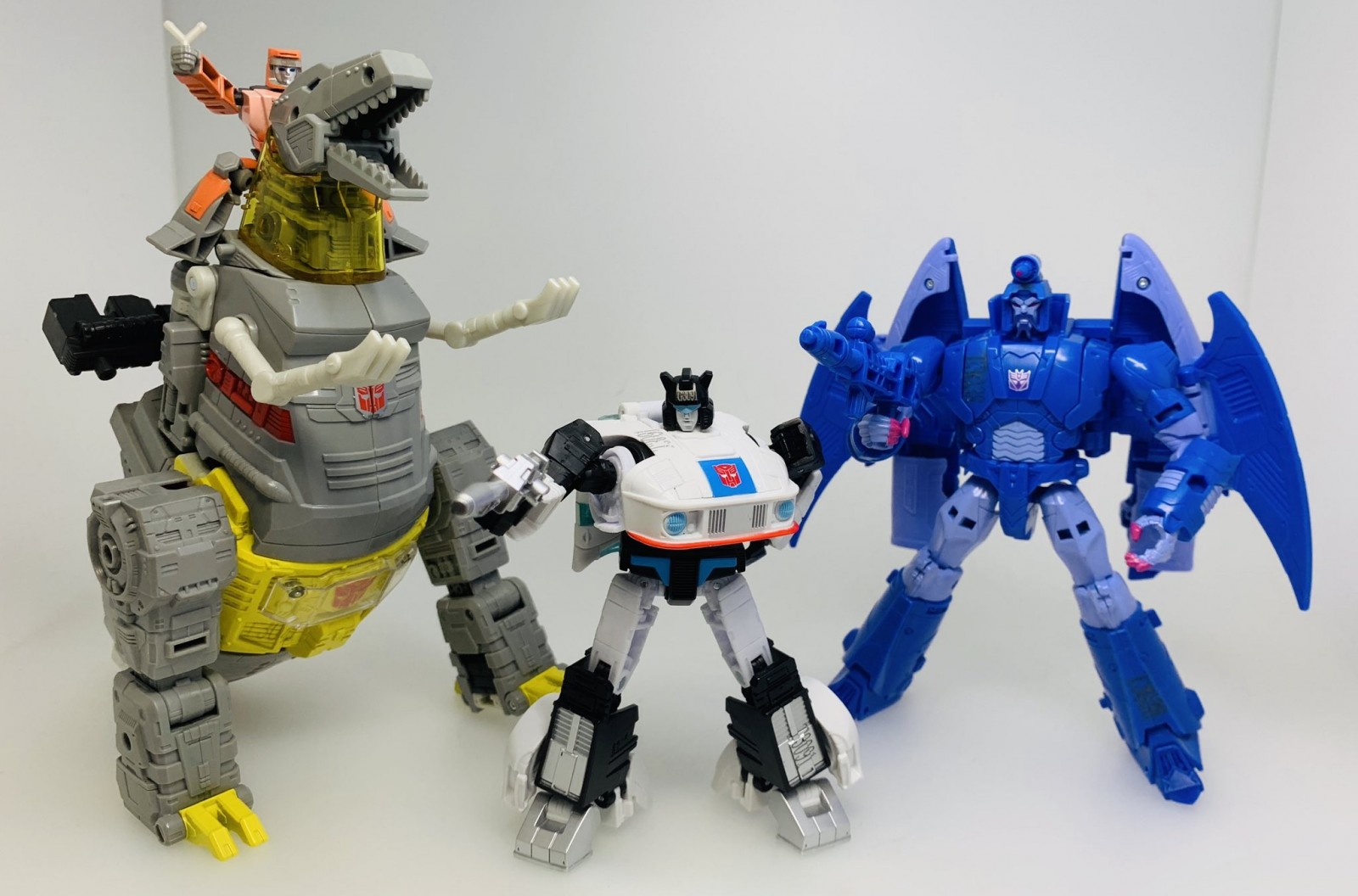 Transformers News: New Production Shots of Transformers Studio Series 86 Figures