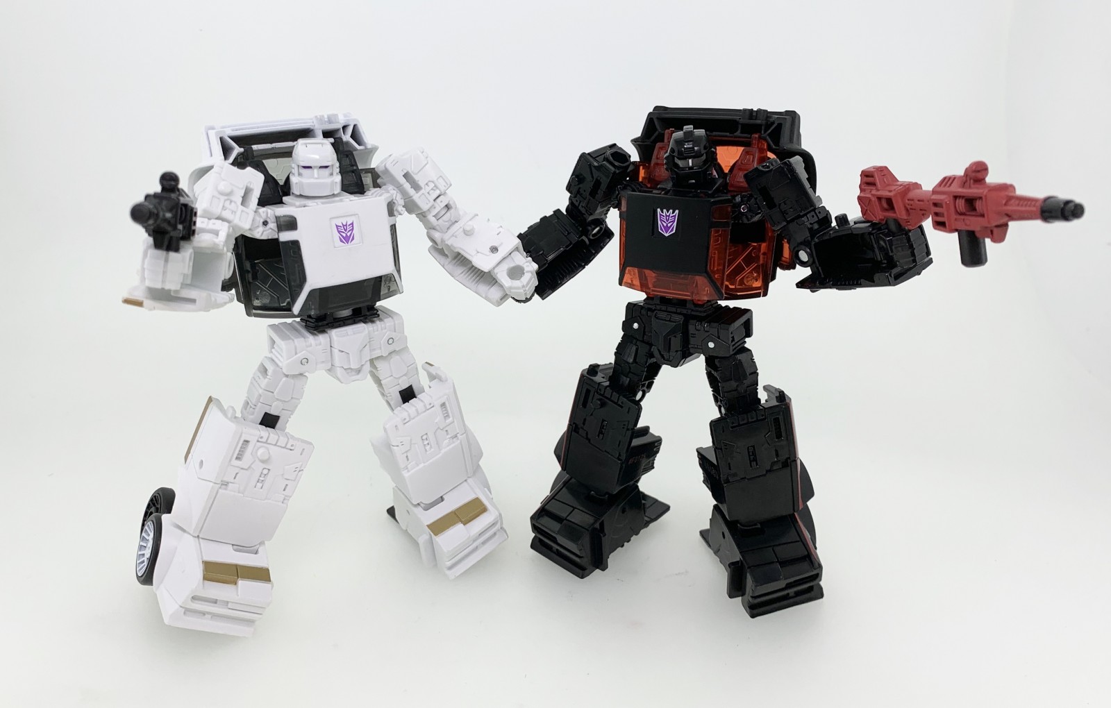 Transformers News: New Transformers Earthrise Thrust and Runabout Includes Group Shots