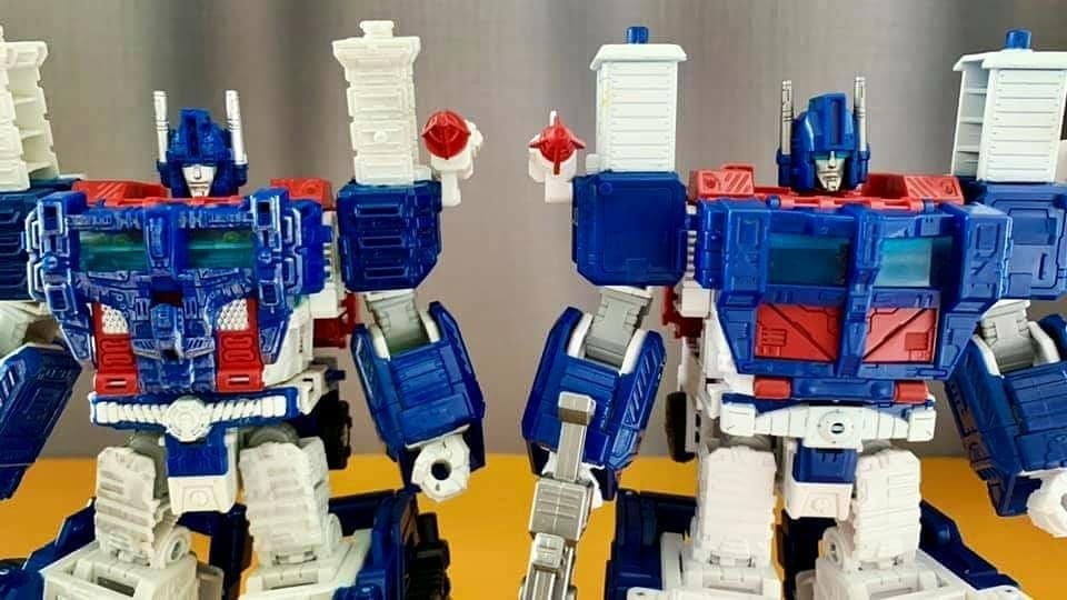 New in-hand photos of Transformers R.E.D. Ultra Magnus and Knock