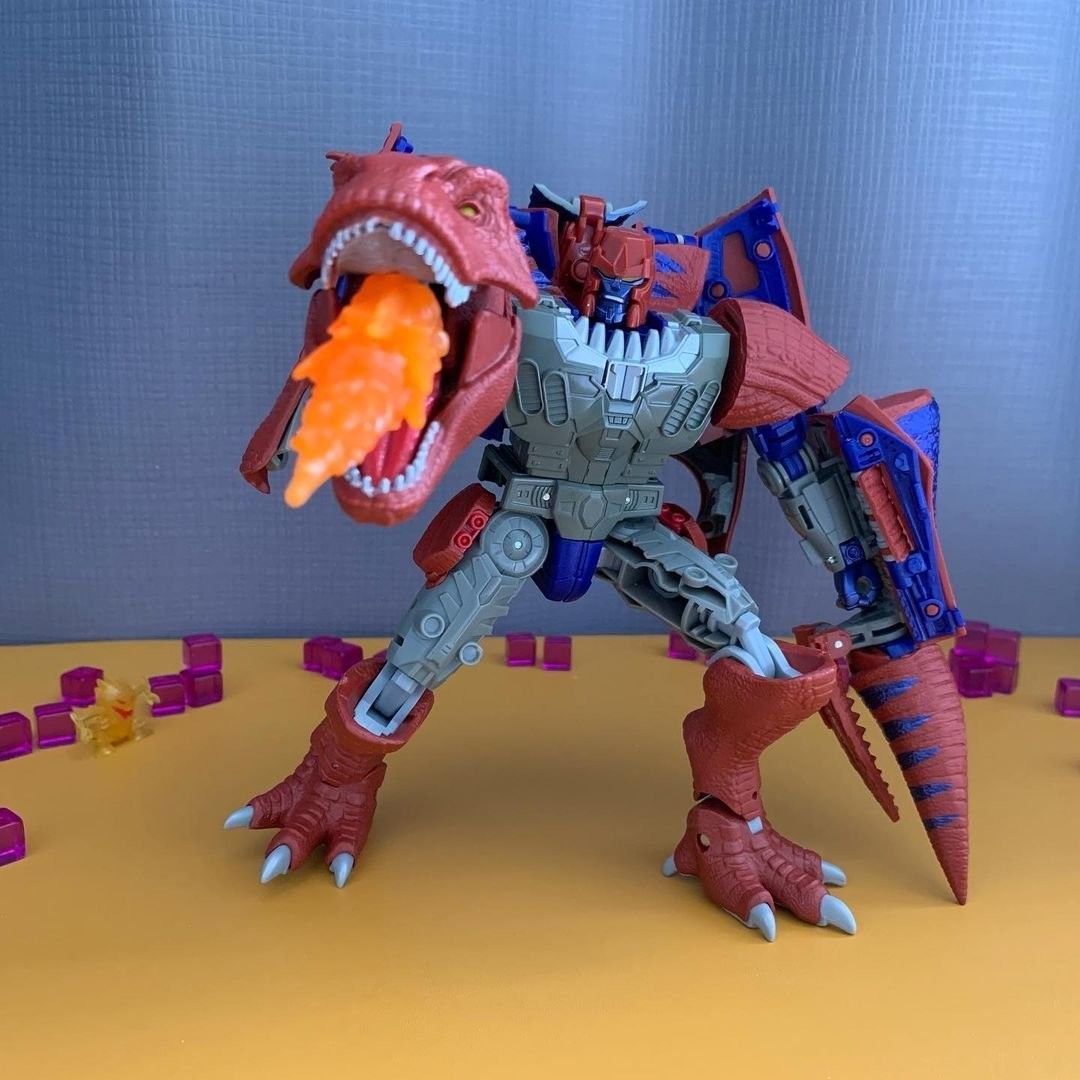Transformers News: War for Cybertron Kingdom T-Wrecks In-Hand Images