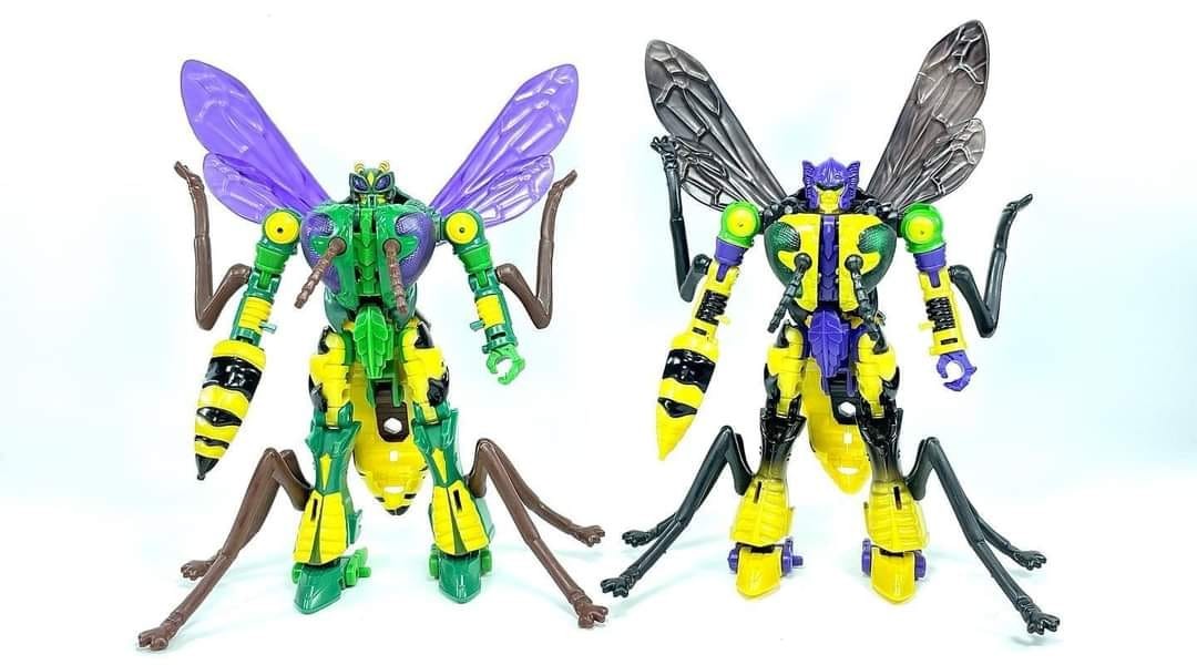 Transformers News: In Hand Images of Transformers Generations Selects Nightprowler and Buzzsaw
