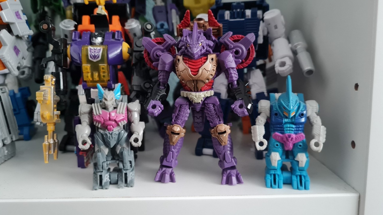 Transformers News: In Hand Images of Transformers Legacy Iguanus