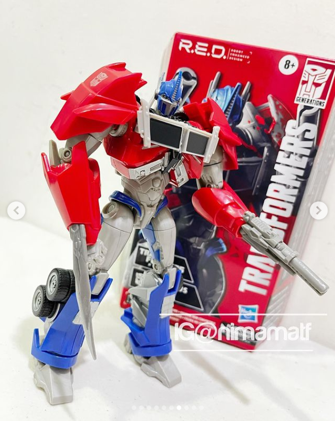 Transformers Prime RED Knock Out In-Hand Images Out of Box