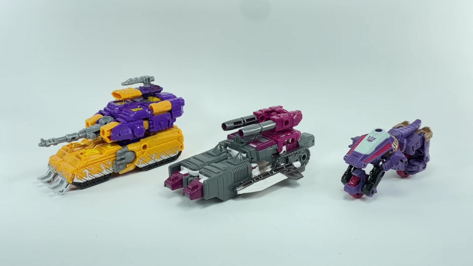 Transformers News: Review of Transformers Legacy Deluxe Skullgrin