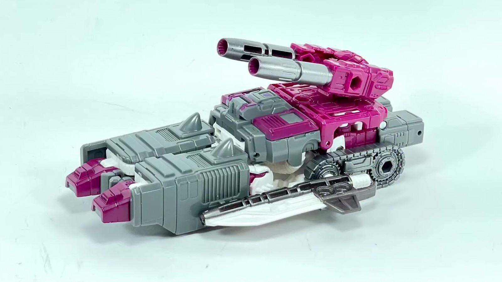 Transformers News: Review of Transformers Legacy Deluxe Skullgrin